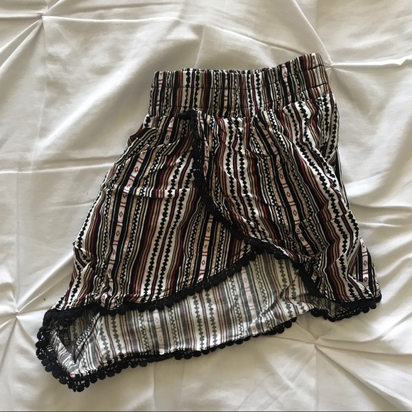 Patterned Short - Picture 3 of 3